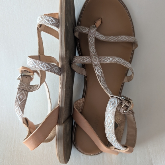 Old Navy Tan Strappy Sandals Casual Elegance - Picture 5 of 9